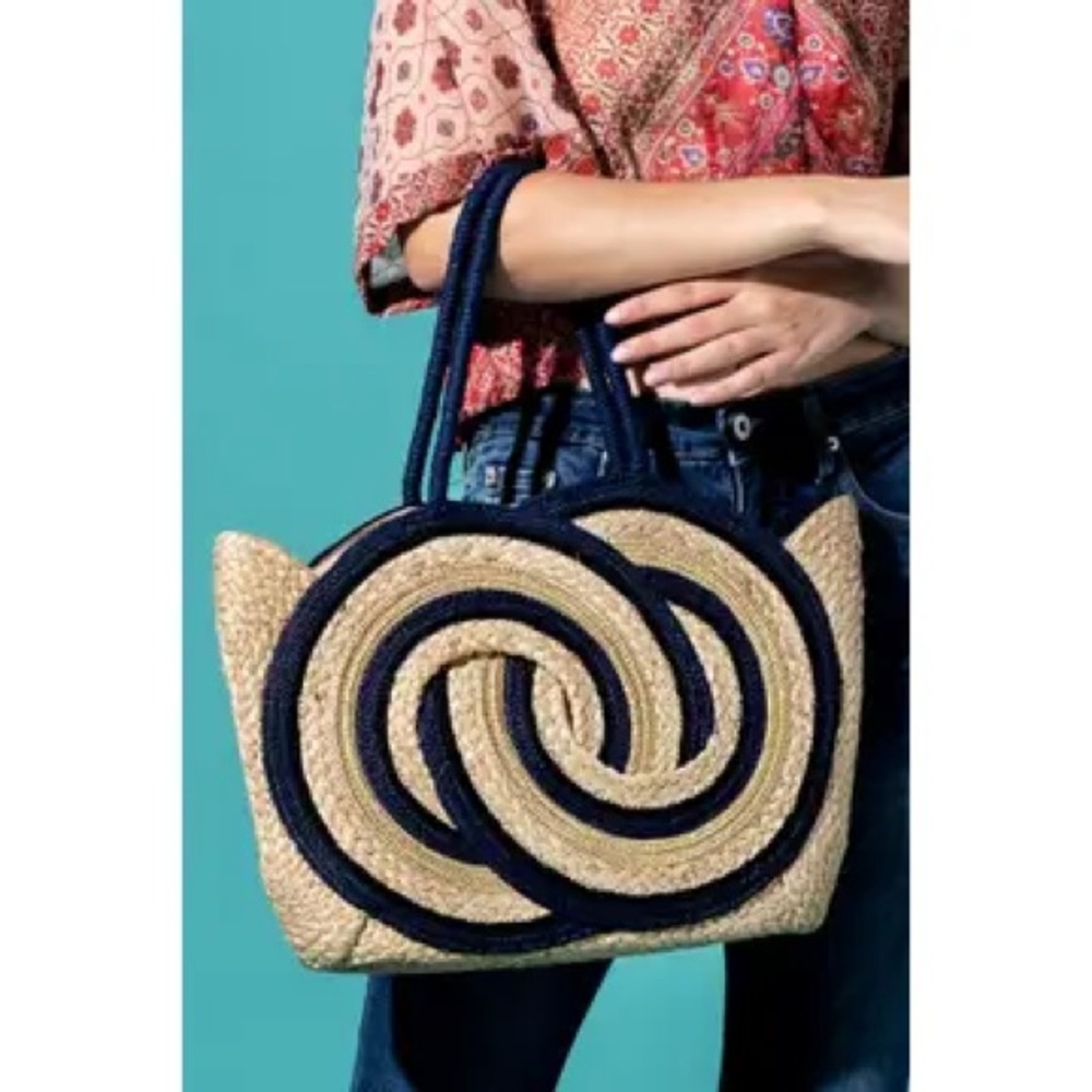 Tote Blue and Tan Spiral Pattern Tote Straw Bag NWT - Picture 5 of 14